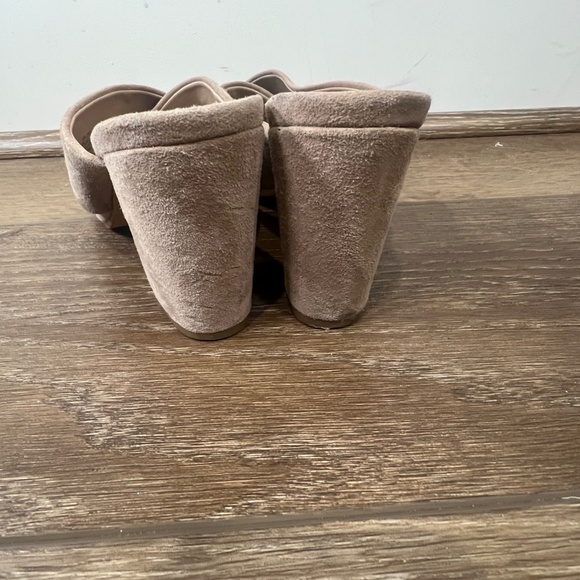 Vince Camuto Levey Tan Suede Block Heel Mule - Size 6 1/2 - Picture 4 of 7